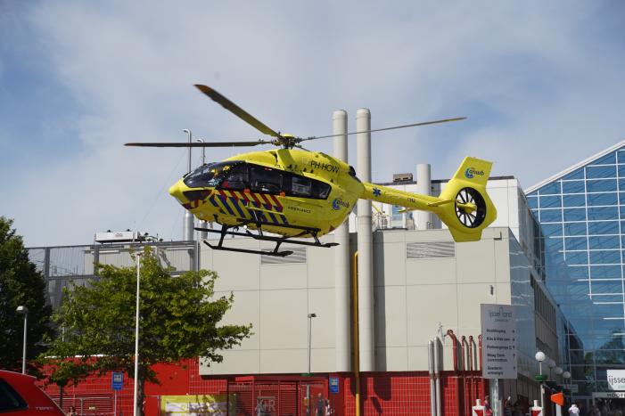 Traumahelikopter brengt patiënt van Duitsland terug naar Nederland