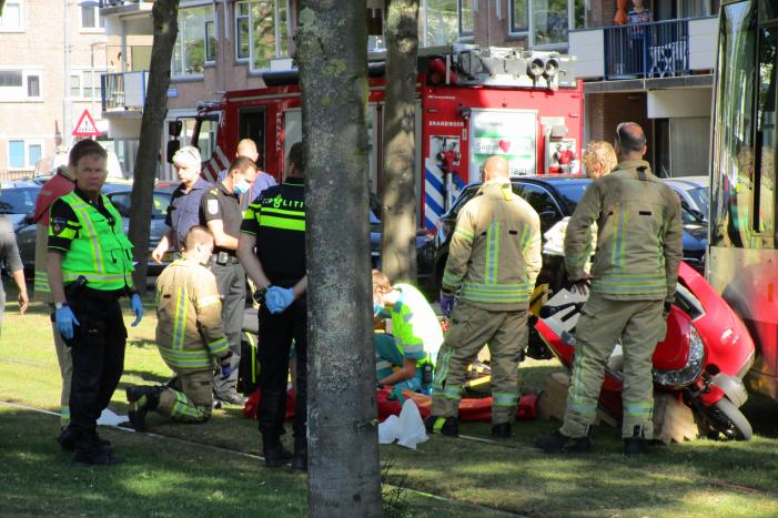 Overstekende rolstoelscooter aangereden door tram