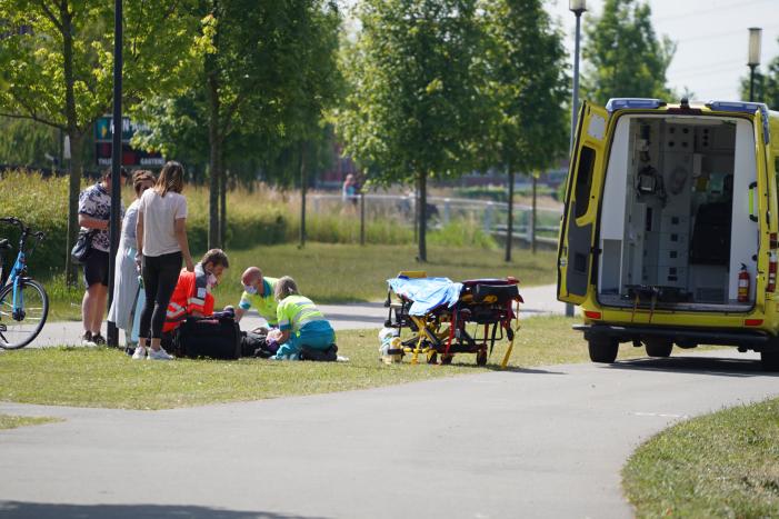 Man raakt ernstig gewond bij val met fiets