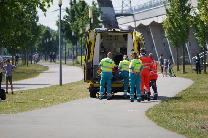 Man raakt ernstig gewond bij val met fiets