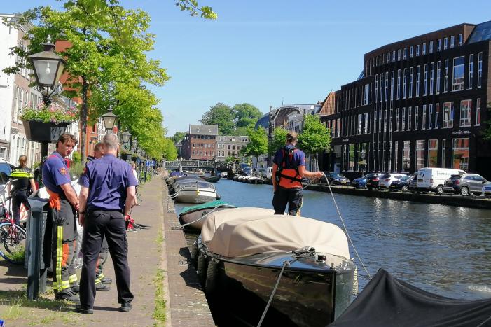Zoektocht in water naar gedumpte telefoon