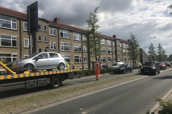 Automobilist knalt op voorganger