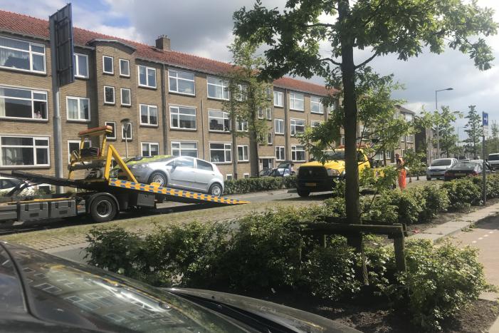 Automobilist knalt op voorganger
