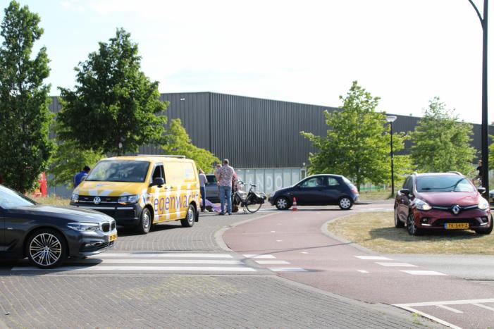 Fietser aangereden door bestelbus op Rotonde 14