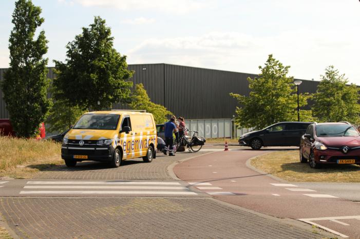 Fietser aangereden door bestelbus op Rotonde 14