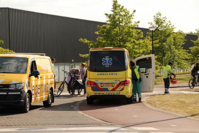 Fietser aangereden door bestelbus op Rotonde 14