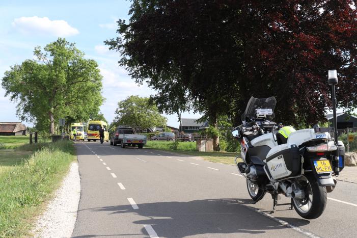 Overstekende jongeman aangereden en gewond