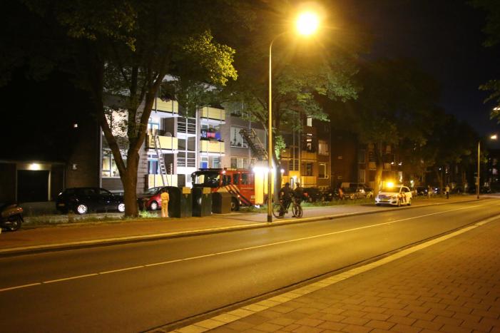 Brandgerucht door beslagen ramen van woning