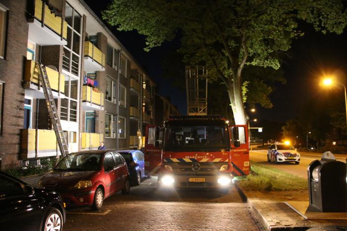 Brandgerucht door beslagen ramen van woning