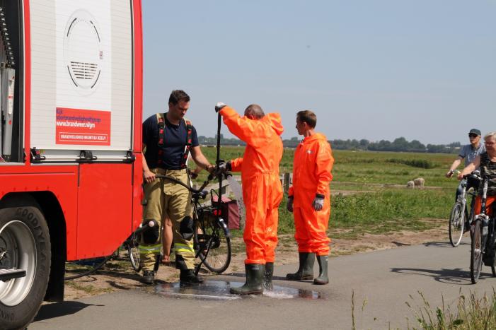 Koe belandt in sloot, en komt er niet meer uit