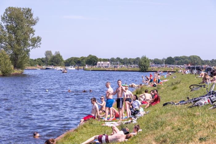 Massale vechtpartij bij drukte langs de Eem