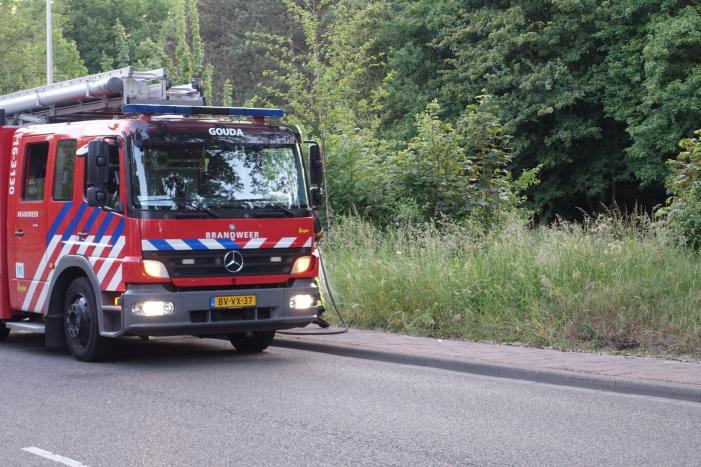 Bewoners blussen meerdere bermbranden