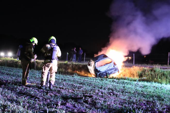 Auto in brand gestoken
