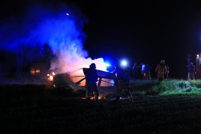 Auto in brand gestoken