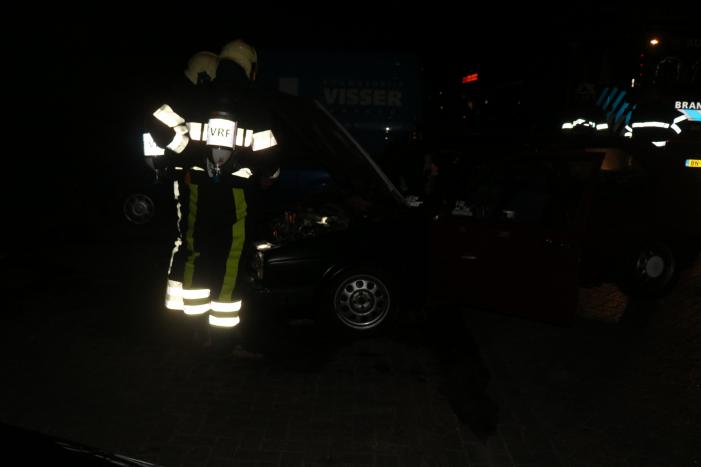 Brand ontstaan in auto