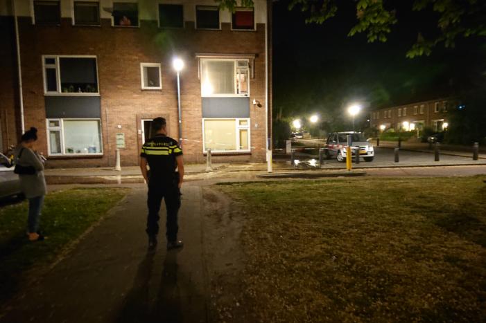 Straat blank door gesprongen waterleiding