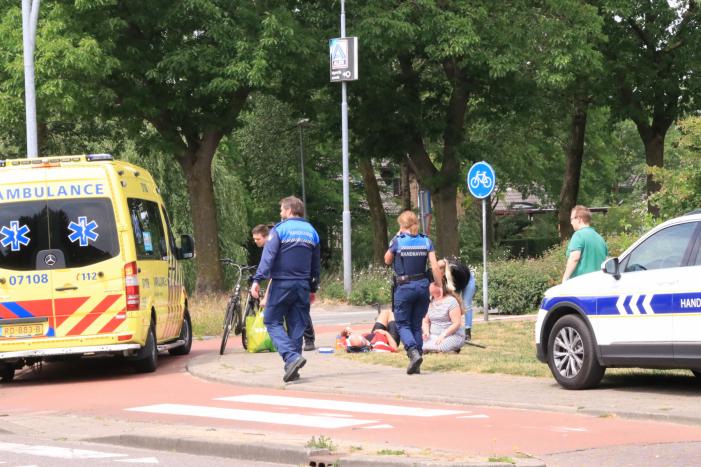 Wielrenner gewond na botsing met fietser op rotonde