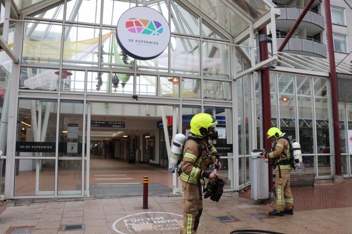 Flinke brand bij winkelcentrum Koperwiek