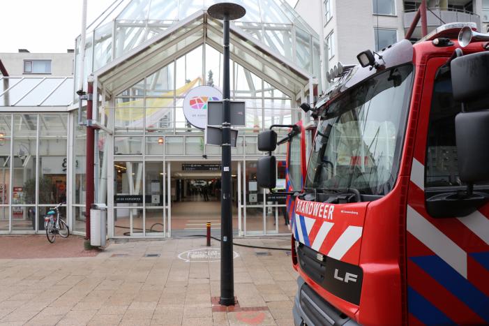 Flinke brand bij winkelcentrum Koperwiek