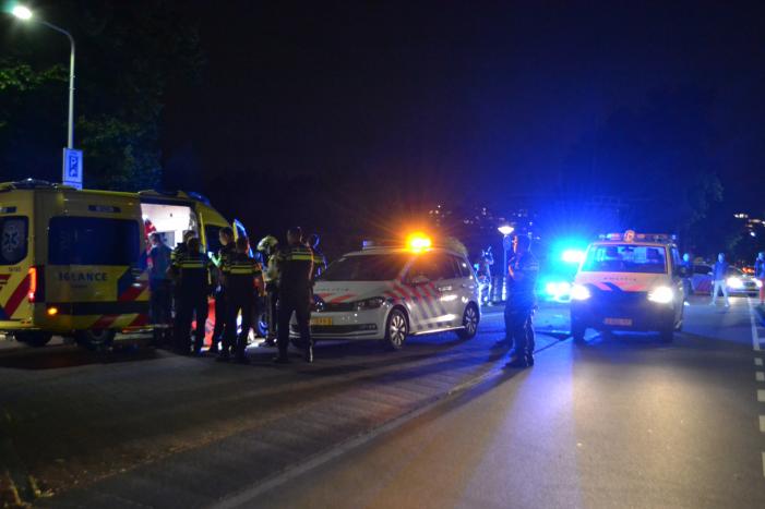 Vrouw zwaargewond uit sloot gehaald