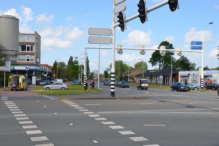 Persoon gewond na aanrijding met auto