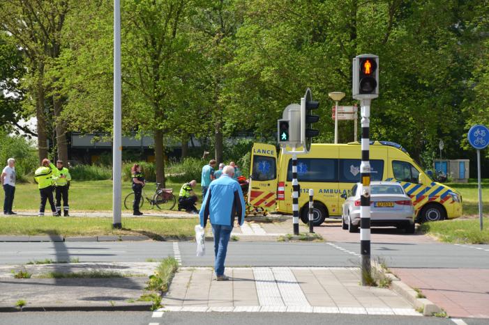 Persoon gewond na aanrijding met auto
