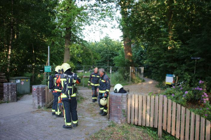 Flinke rookontwikkeling bij brand in meerdere boomstammen