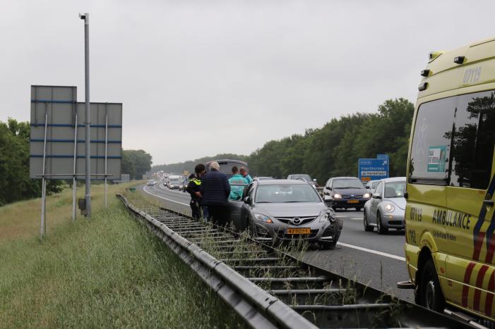 Kop-staart aanrijding tussen twee auto's