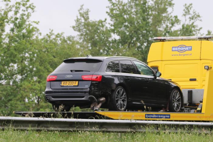 Kop-staart aanrijding tussen twee auto's