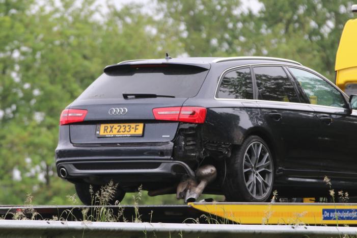 Kop-staart aanrijding tussen twee auto's