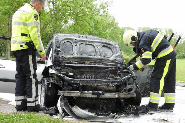 Auto verwoest door brand