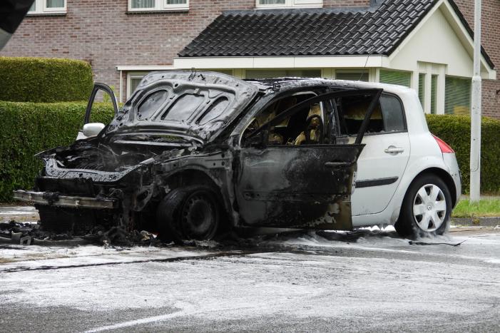 Auto verwoest door brand