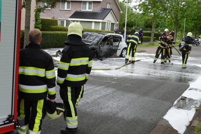 Auto verwoest door brand