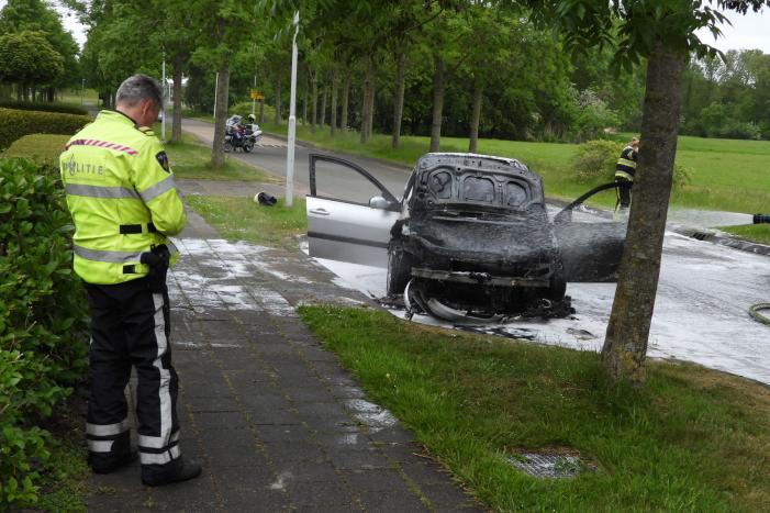 Auto verwoest door brand
