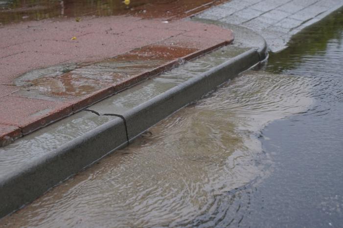 Waterlekkage zorgt voor flinke plassen