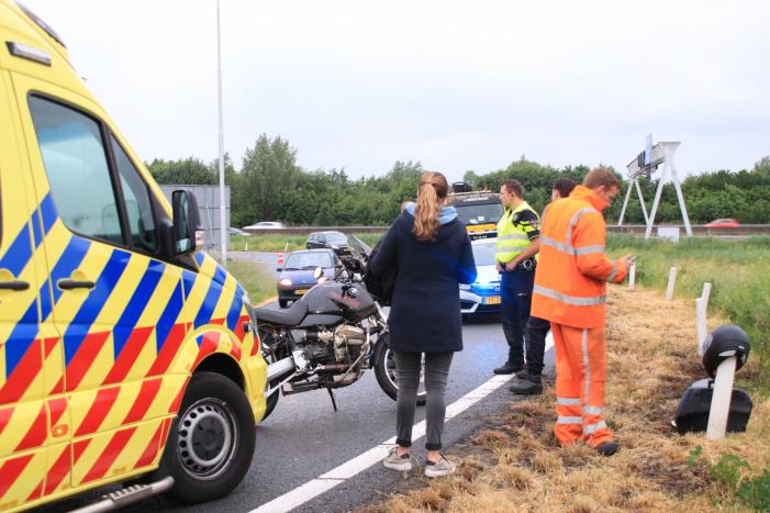 Motorrijder onderuit op afrit