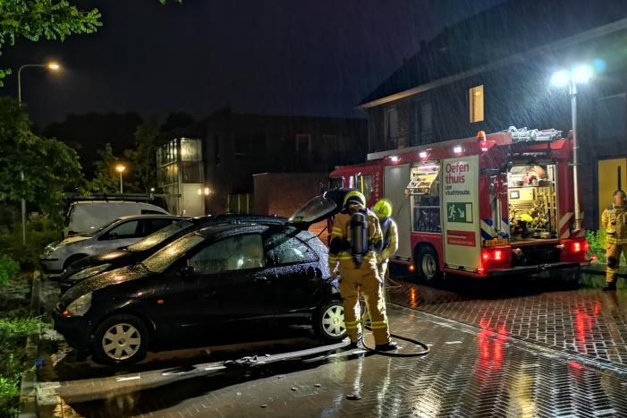 Persoon aangehouden na autobrand