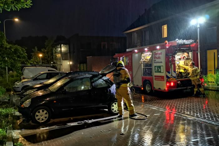 Persoon aangehouden na autobrand