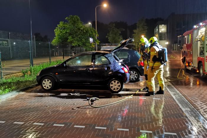 Persoon aangehouden na autobrand