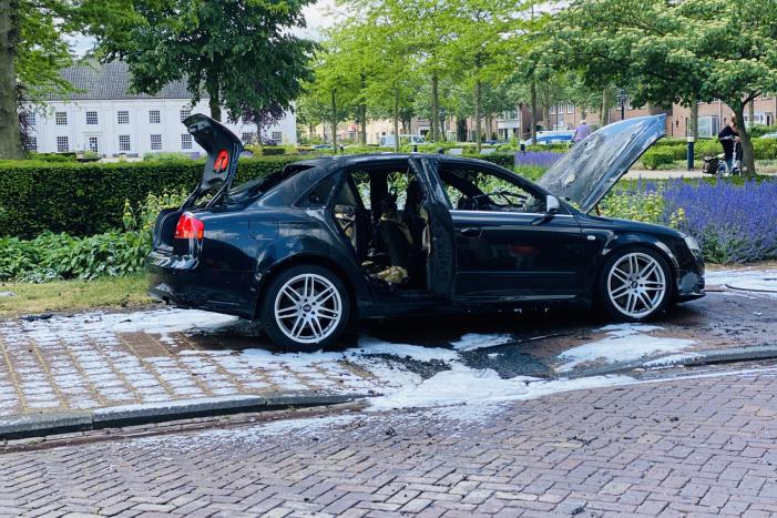 Auto volledig uitgebrand