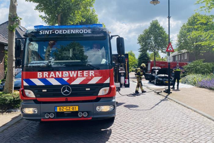Auto volledig uitgebrand
