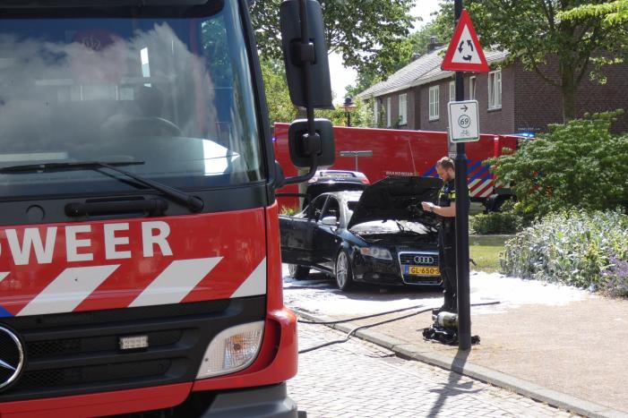 Auto volledig uitgebrand