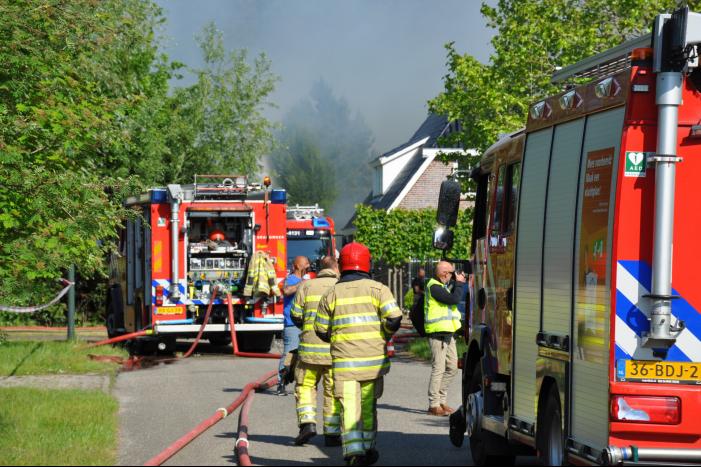 Veel rook bij grote brand Zuiderzeewijk
