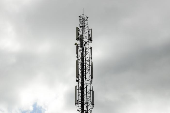 Opnieuw brand bij zendmast