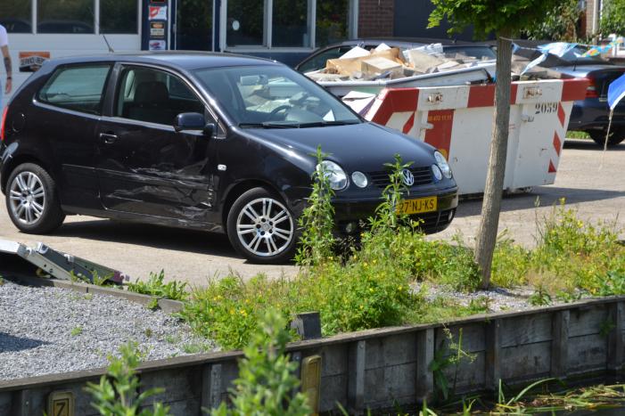 Automobilist ziet scooterrijder over het hoofd
