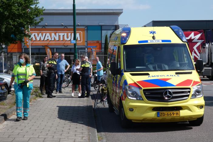 Overstekende racefietser gewond bij aanrijding