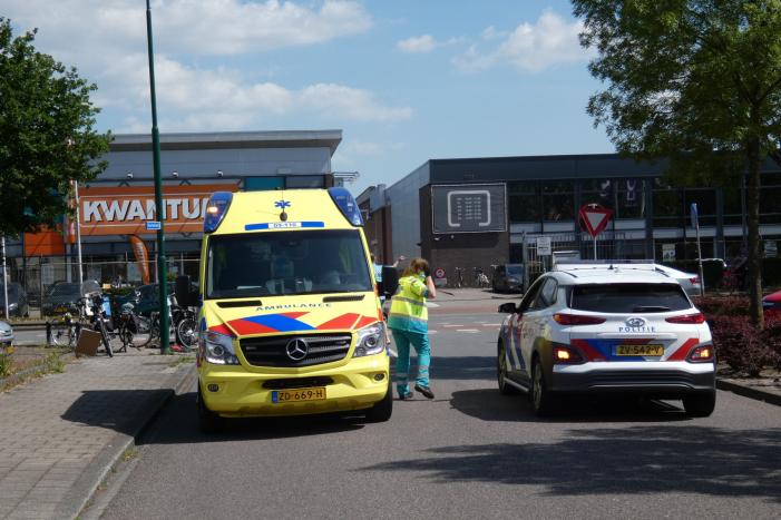 Overstekende racefietser gewond bij aanrijding