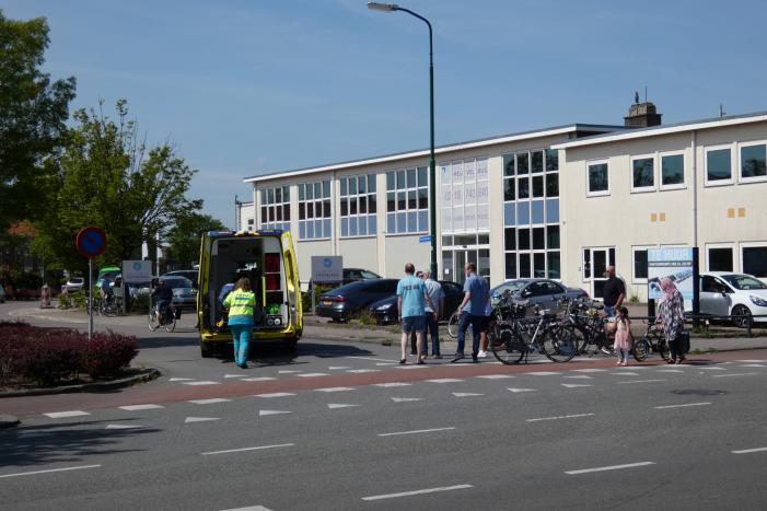 Overstekende racefietser gewond bij aanrijding