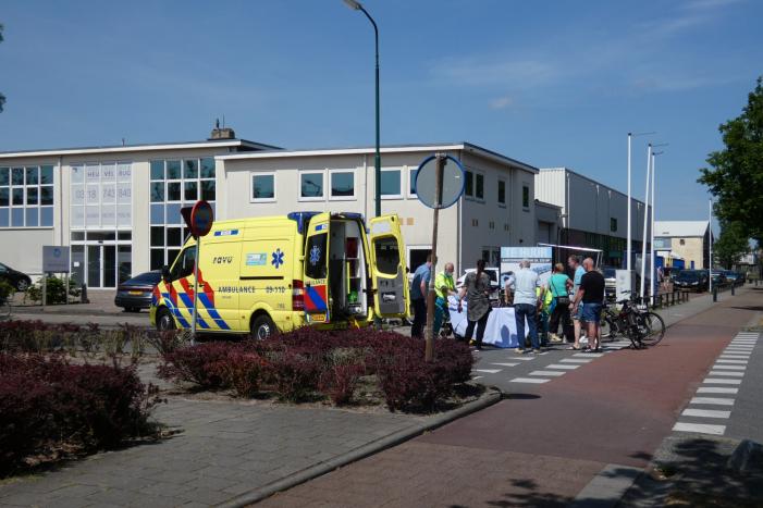 Overstekende racefietser gewond bij aanrijding