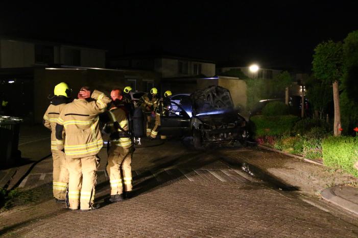 Auto gaat in vlammen op
